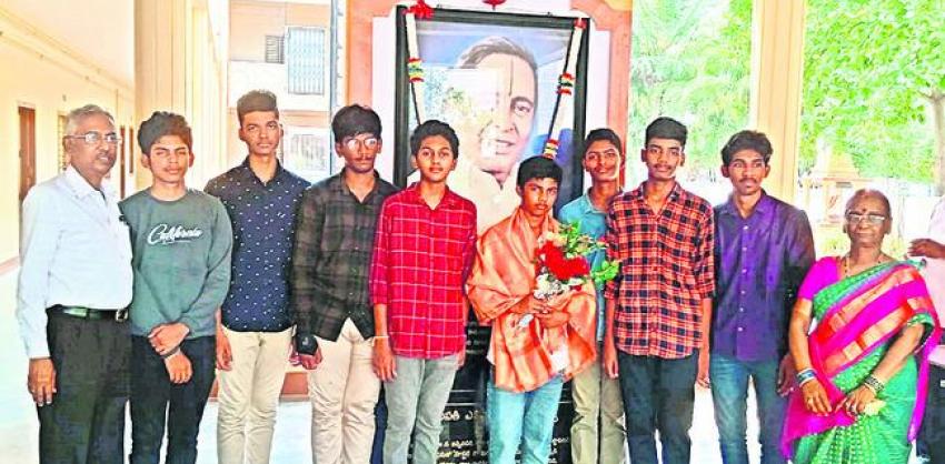 Appreciation for govt school students for their tenth results  