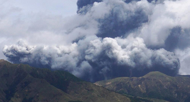 Japan: Mount Aso volcano erupts at Kyushu Island