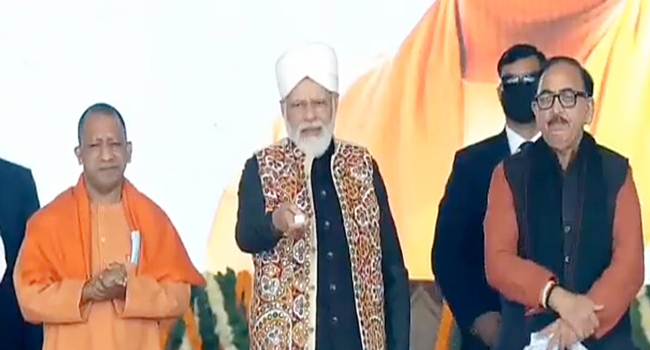 PM Modi lays foundation stone of 27 Projects worth 2000 crore rupees in Varanasi