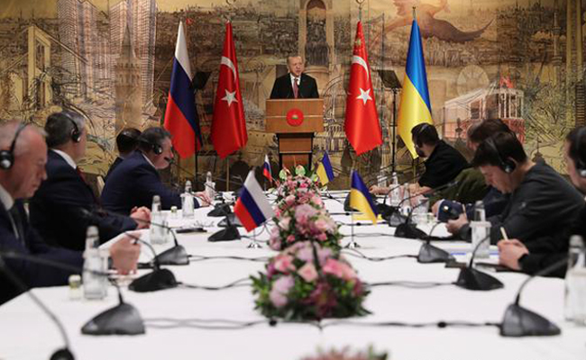 Russian, Ukrainian negotiators begin face-to-face talks in Istanbul