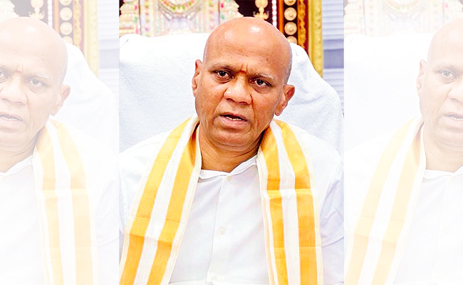 dharma reddy as Vice Chancellor in charge of SV Vedic University