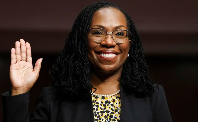 Ketanji Brown Jackson sworn in, becomes 1st Black woman on US Supreme Court