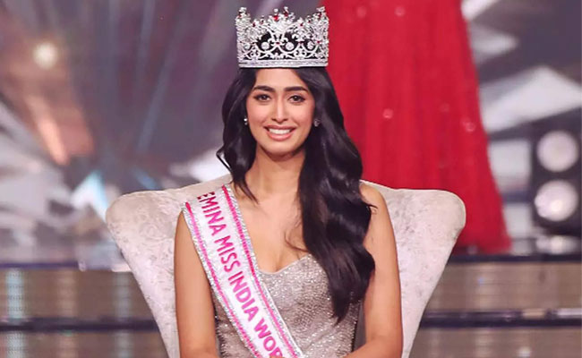 Who was crowned Femina Miss India 2022