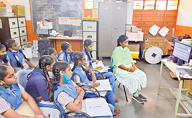 Vengalarao Nagar students Participation in making azadi sat