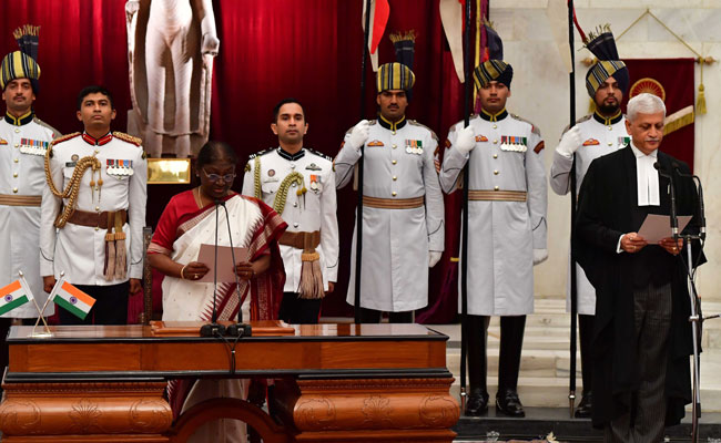 Justice Uday Umesh Lalit takes oath as 49th Chief Justice of India