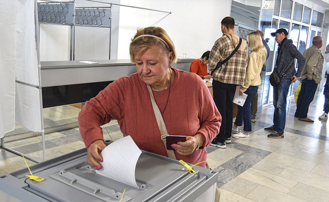 Donetsk and Lugansk voted to join Russia in referendums