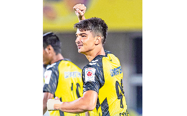 ISL The first perfect hat-trick powers Hyderabad 