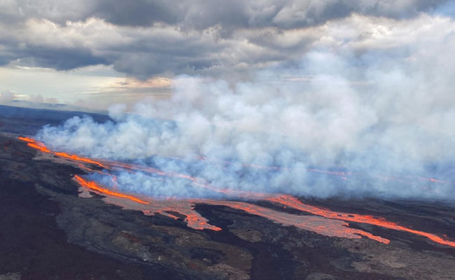 Hawaii's Mauna Loa, the world's largest active volcano, erupts for first time in nearly 40 years