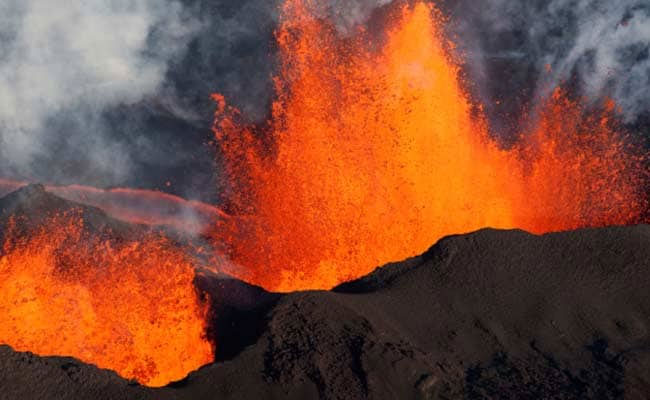 Lascar volcano erupts in Chile