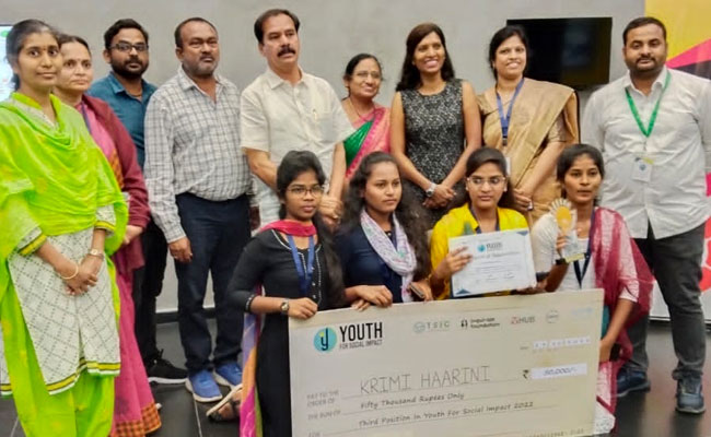 Warangal East Degree College Girls’ Idea Krimi Harini wins Third Prize in Innovation Challenge