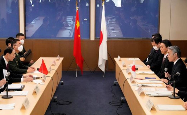 Chinese and Japanese officials meet first time in four years for security talks to stabilise strained relation