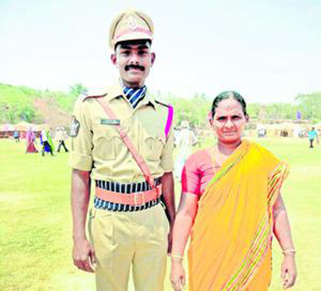 police inspector mother success story in telugu