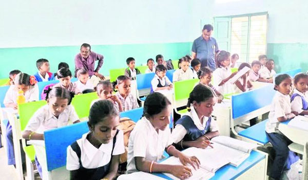students in government schools have not received uniforms