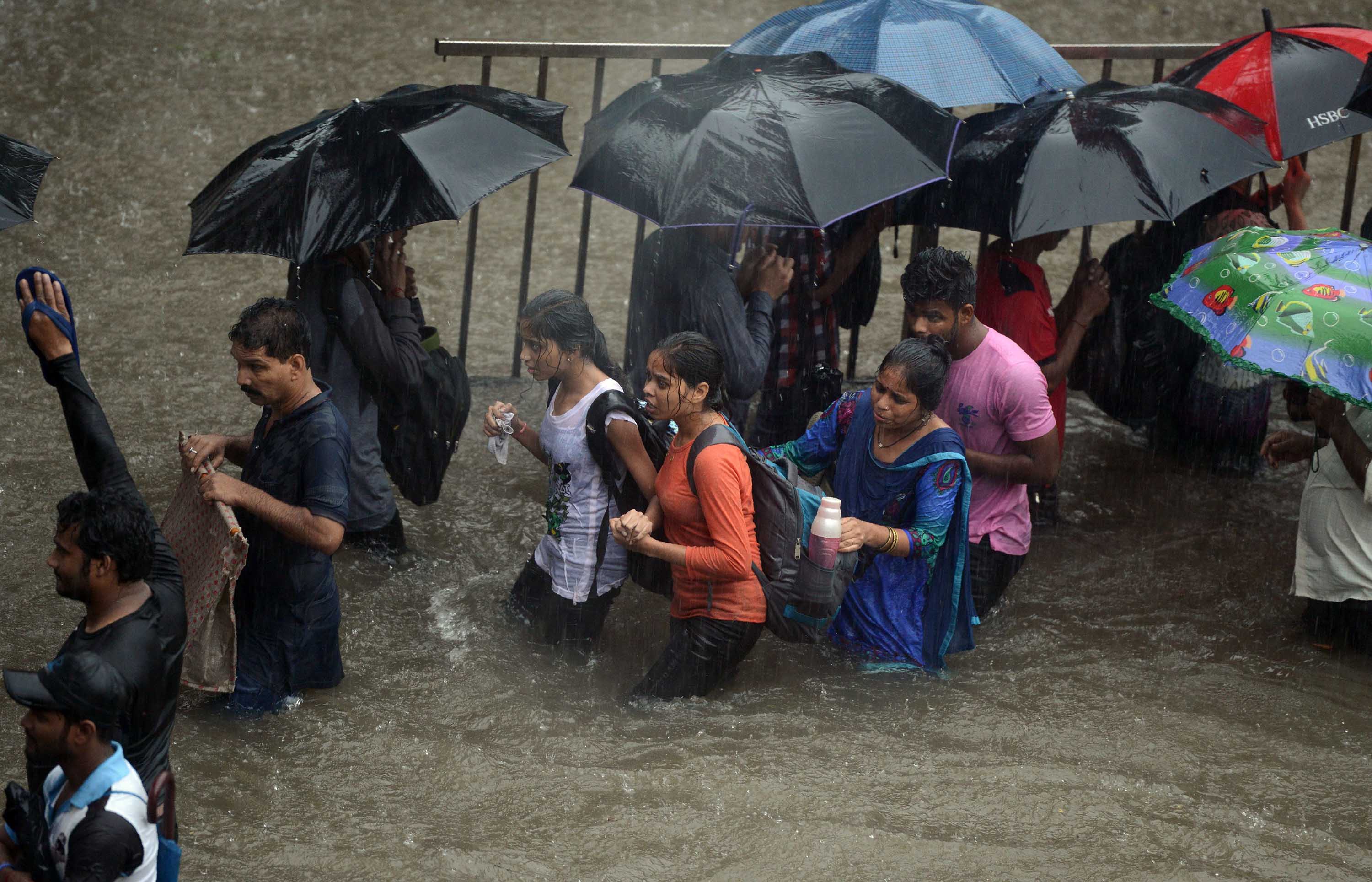 Private Schools Declare Holidays,Due to Rain Schools Holidays in Telangana Telugu News, Red Alert Districts due to Heavy Rain,