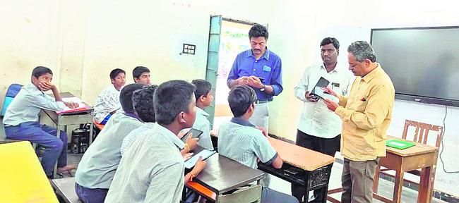 School Technology Initiatives,Teachers explaining students about Byjus tabs for education, Digital Learning Tools