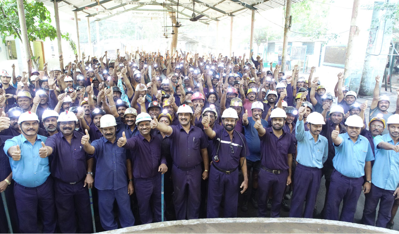 Singareni Workers Telugu News, Dussehra Bonus for Singareni Workers, Rs.711.18 cror