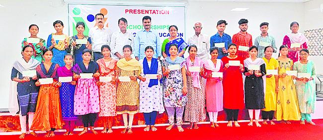 IVM's contributions to empowering students and women applauded by local MLA.,MLA Ramesh Babu with students,Avanigadda MLA lauds IVM for their support to students and women in need.