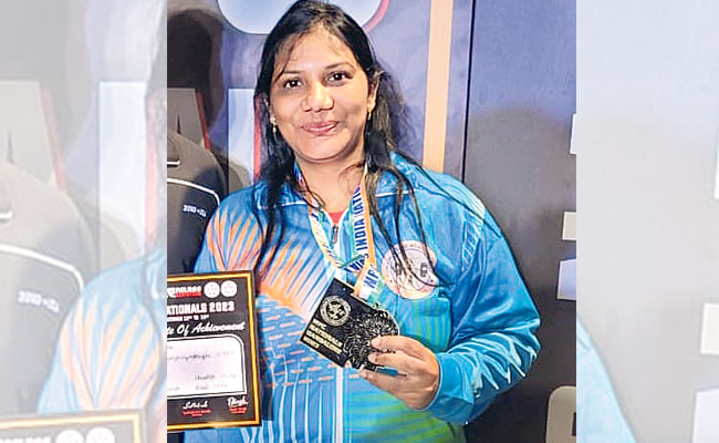 Veesarapu Indu with her National Powerlifting Championship silver medal, National Powerlifting Championship 2023,National Powerlifting Championship,