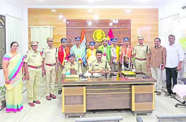 SP felicitates Constables who achieved SI posts