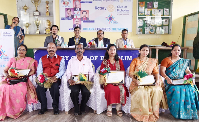 Rotary Society Awards for Outstanding Teachers, Celebrating outstanding educators with Rotary awards, Best Teachers awards presented by the Rotary Societies, Awards ceremony for exceptional educators by Rotary, 