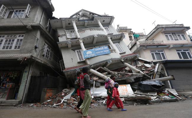 People coming together to help victims of the Nepal earthquake, Rescue workers searching for survivors in Nepal's earthquake aftermath Why do so many earthquakes strike in Nepal, Collapsed buildings after Nepal earthquake with magnitude 6.4, 