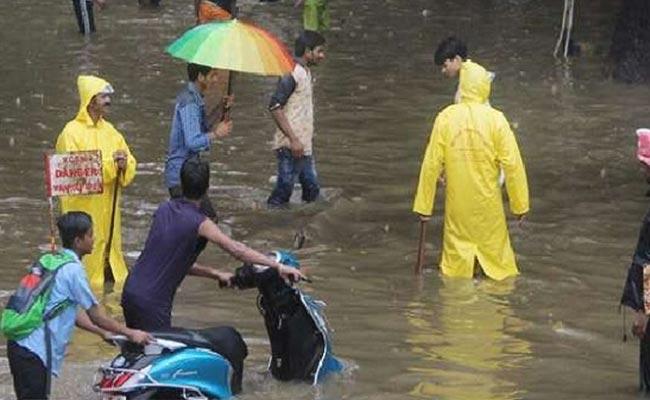 "Impact of northeast monsoon: heavy rains in Chennai, Schools and colleges closed, Wet and flooded conditions in Tamil Nadu due to heavy rainfall, 