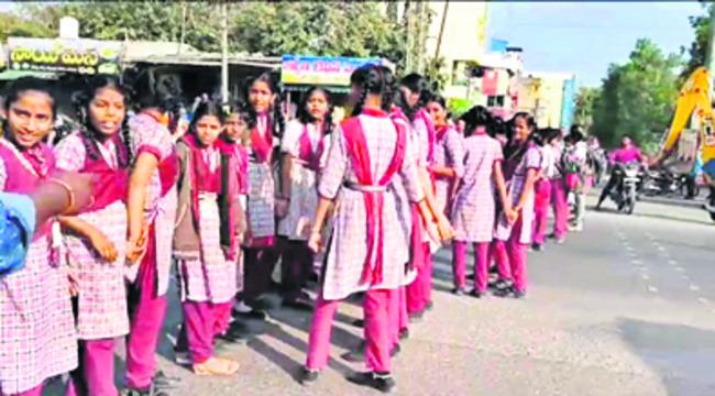 students suffer without buses, TransportationIssues, GodavariKhanitown