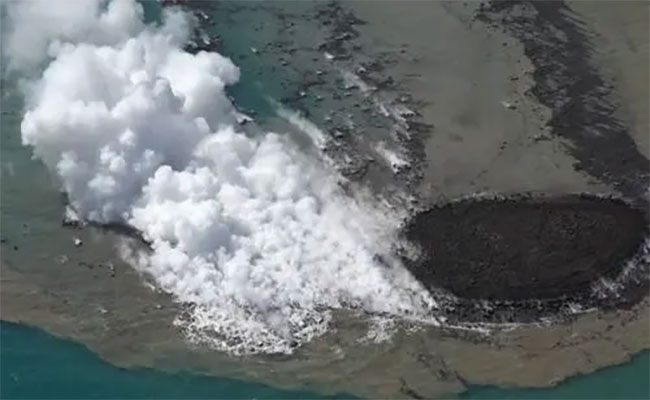 New island formed after volcanic eruption, New island is born in Japan after undersea volcanic eruption,Temporary island from undersea volcanic activity, Changing seascape: Short-lived island in the Sea of Japan, 