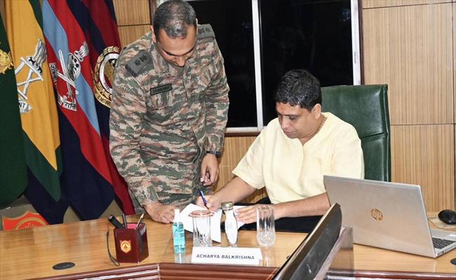 Patanjali and Indian Army: Medicinal Plant Study, Joint Efforts for Herbal Medicine Research, Collaboration for Medicinal Plant Research, Partnership for Herbal Research with Indian Army, Patanjali, Indian Army sign MoU on Yoga and wellness, Patanjali Institutions and Indian Army MoU, 