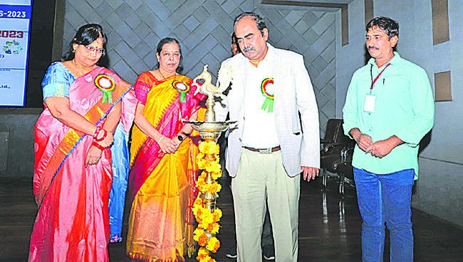 Children should be encouraged towards research   P. Shailaja encourages Guntur students to explore the world of research.