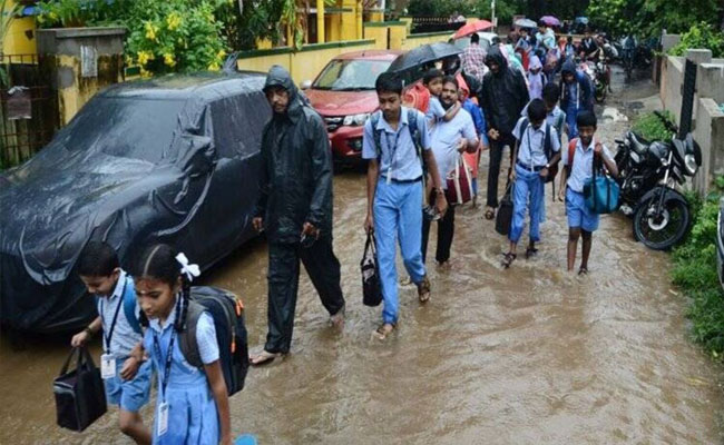 Rainy day in Tamil Nadu  Weather alert for Tamil Nadu  School And Colleges Holidays Declared   Schools and colleges closed due to heavy rains   