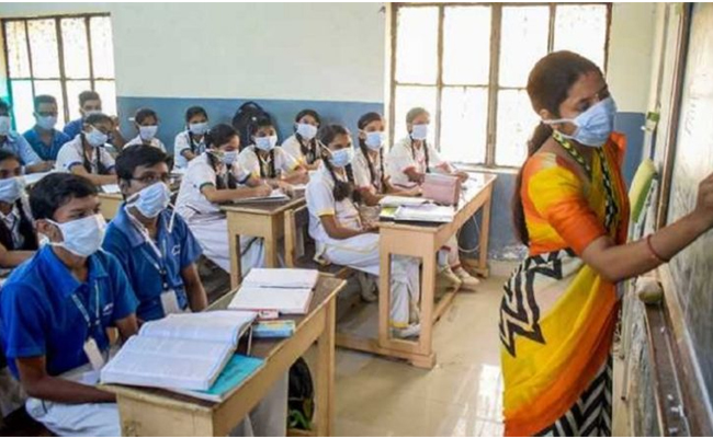 Visakha District Schools Follow Education Calendar for Sankranti Holidays   Education Department Statement on Sankranti Holidays in Visakha District    Cancellation of recognition if classes are held during holidays   Visakha Vidya: RJD M. Jyoti Kumari Cancels School Classes During Sankranti Holidays   