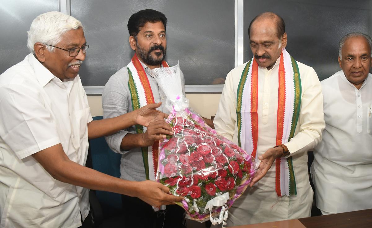 ts cm revanth reddy with professor kodandaram