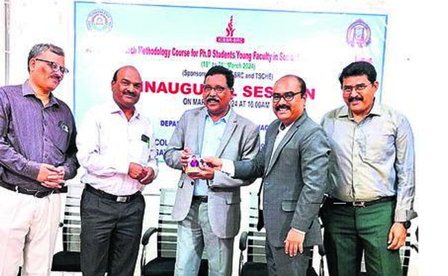 Young Faculty in Telangana Region participate in Research Methodology Course  Research Methodology benefits in telugu    Satavahana University's Department of Business Management hosts Research Methodology Course