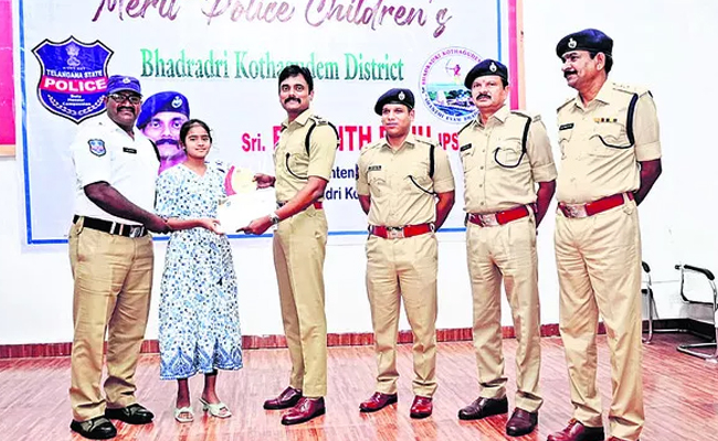 Appreciations for Tenth and Intermediate Best Rankers  Felicitation event for successful students in Kottagudem