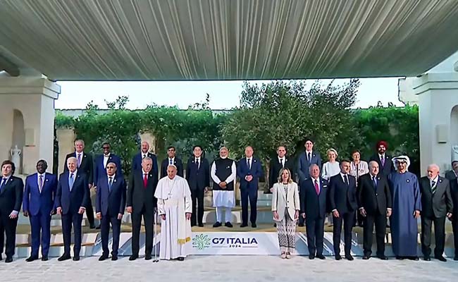 PM Modi In Italy For G7 Meet, Holds Talks With World Leaders  Italian Prime Minister Giorgia Meloni welcomes Prime Minister Narendra Modi to G-7 summit in Apulia, Italy