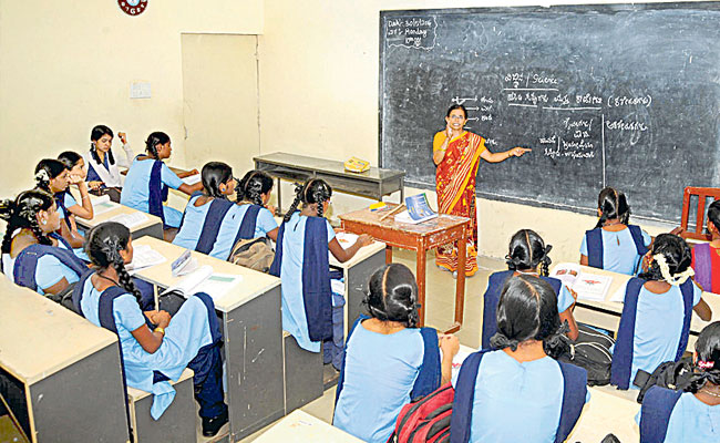 Physics teachers are instructed to teach mathematics to classes 6 and 7