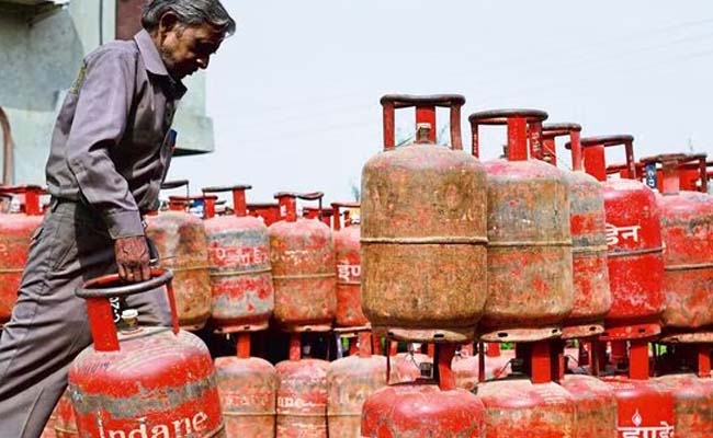 Commercial LPG Gas Cylinder Price slashed by Rs.30 with immediate effect 