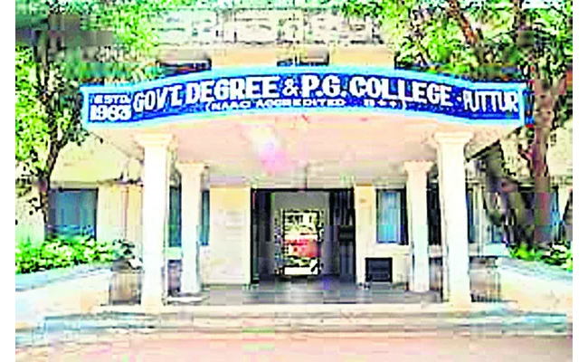 Suspension of B Com General course in 17 Govt Degree Colleges  