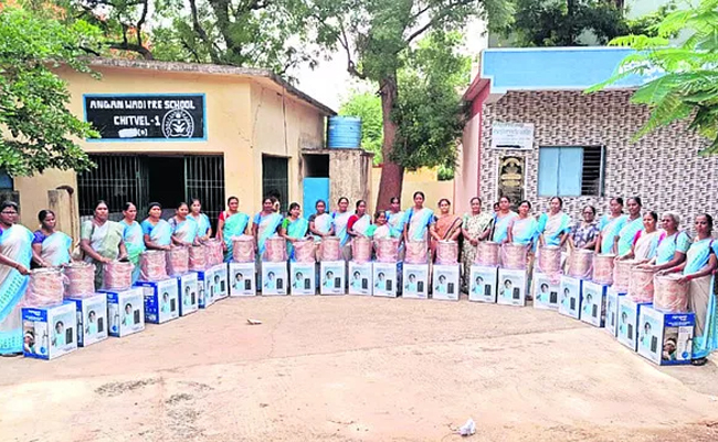 ICDS district project director Sasikala addressing Anganwadi workers  Time management should be followed at Anganwadi Schools  Nutritious food distribution in Anganwadi for pregnant women  