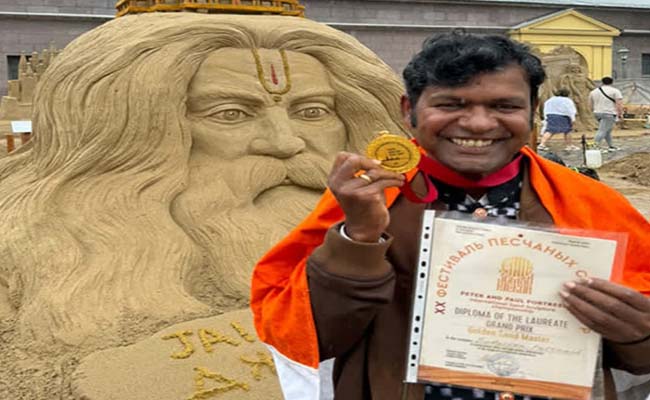 Sudarshan Patnaik receiving Golden Sand Master Award in Russia  Sand sculptor Sudarshan Patnaik at International Championship in St. Petersburg   21 renowned sculptors participating in the sand sculpture competition in St. Petersburg  Indian Sand Artist Sudarshan Bags Gold Medal In International Sand Sculpture Championship