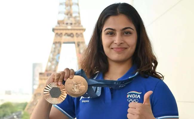 Star shooter Manu Bhakar, who won two medals for the country through his brilliant performance in the Paris Olympics, got another honour. Manu, who has become the first Indian player to win two medals in a single Olympics, will act as the flag bearer in the closing ceremony of the 'Paris' Games.  Manu Bhaker named as India flag-bearer for Closing Ceremony in Paris Olympics 