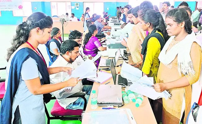 Spot admissions in polytechnic college on 12th  Announcement for spot admissions at Warangal Government Polytechnic College  Warangal Government Polytechnic College spot admissions details for August 12  Principal Bairi Prabhakar announces spot admissions for polytechnic diploma courses 