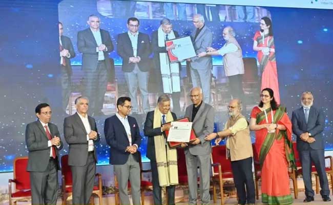 Deepak C. Mehta receiving Lifetime Achievement Award  Deepak Nitrite Chairman and Managing Director Deepak C Mehta, Honored with ICC Lifetime Achievement Award for 2023