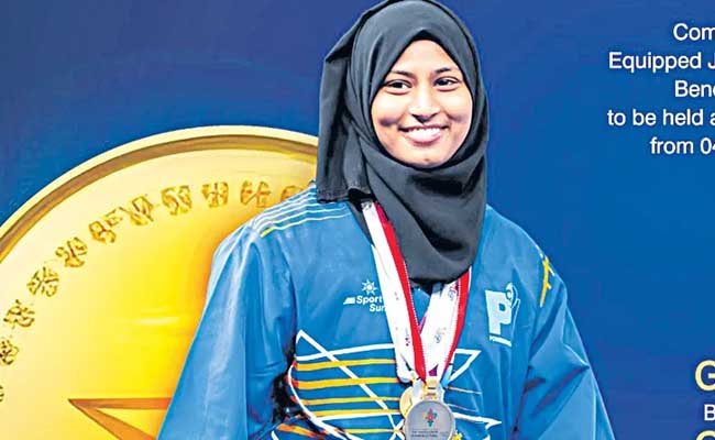 Gold Medals for Sadiya Almas in Commonwealth Powerlifting Championship