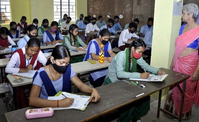 Demand on changes in school examinations to government