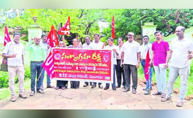 UTF initiates of satyagraha for the solution of municipal teachers issues