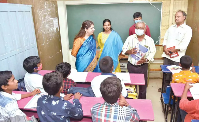 Collector inspects the school and interact with students  Inspection of Srivenugopala High School by Collector Chadalavada Nagarani  