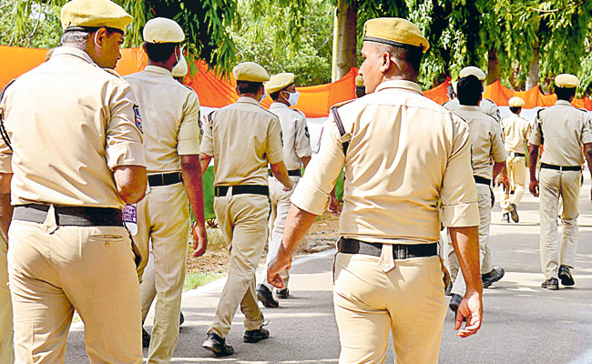 Group of trainee constables gathered for orientation at Mamunur PTC   Training classes for constables begin   824 training constables at Mamunur Police Training College