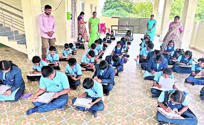 Sakshi spell bee and math bee competitions for school students